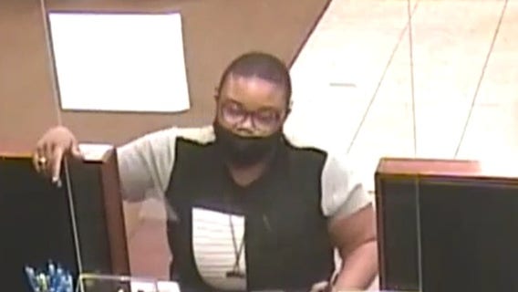 Woman threatens Gwinnett County bank teller with scissors, steals money, police say