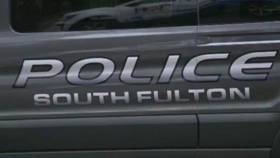 Man killed in crash with tractor-trailer, South Fulton Police say