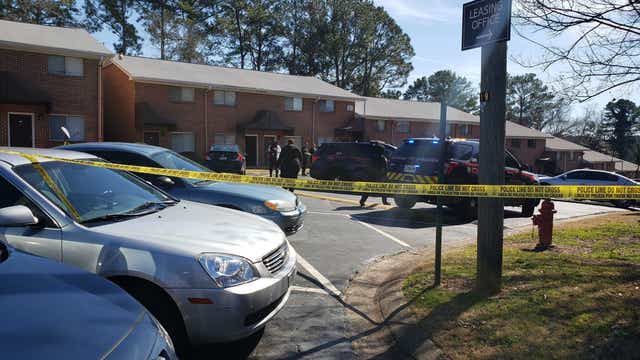 Man killed in shooting at SW Atlanta apartment complex