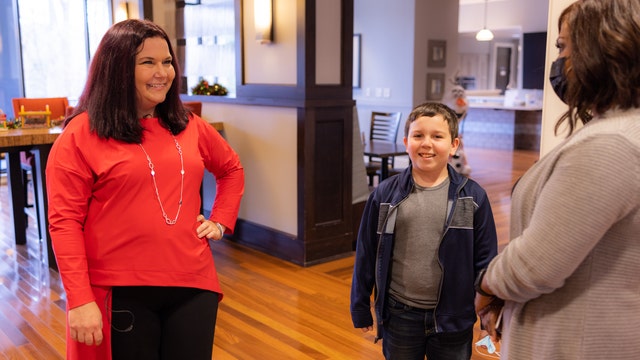 Georgia woman raises thousands for Atlanta 'home away from home'