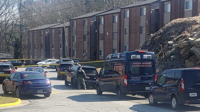 Man wounded in shooting near apartments on Fairburn Road, police say