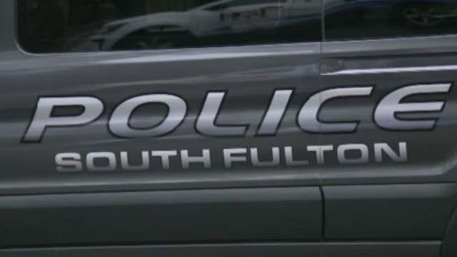 Man killed in crash with tractor-trailer, South Fulton Police say