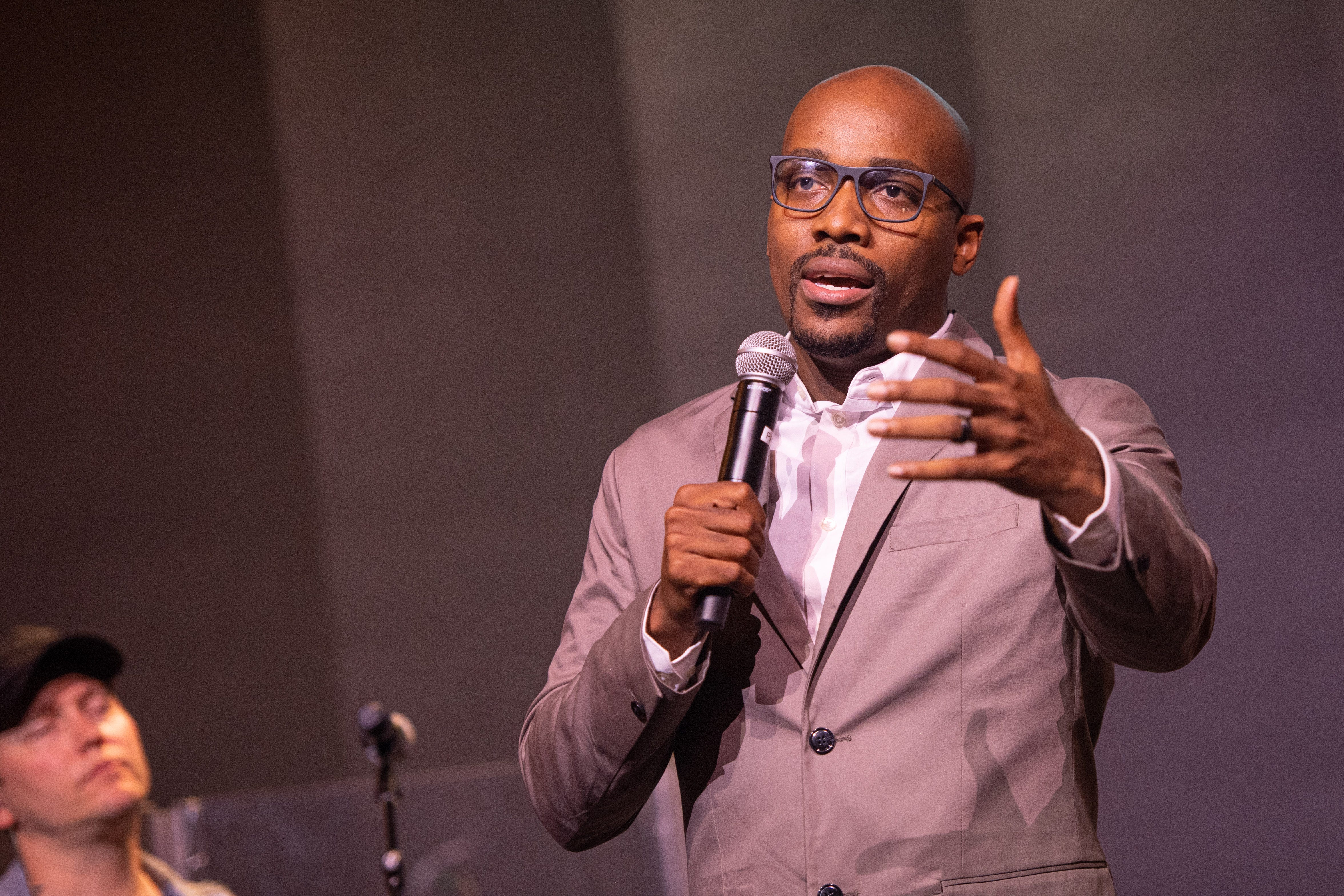 Hillsong Atlanta pastor steps down amid allegations of ...