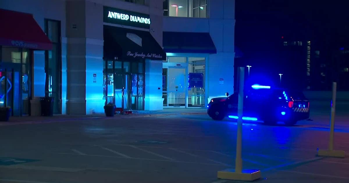 Police: Thieves smash in front doors of Buckhead jewelry store | FOX 5 ...