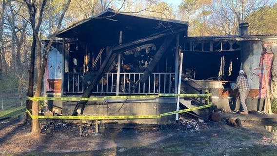 Family loses pets in large mobile home fire in Cherokee County