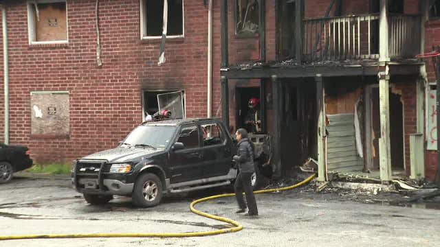 1 man dead, 1 recovering after massive apartment fire in NW Atlanta
