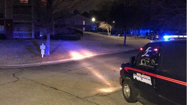 Police: Argument at SW Atlanta apartments ends with 1 man shot