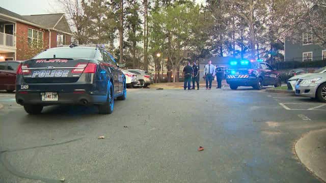 Police: Gunfight at SW Atlanta apartment complex leaves 2 injured