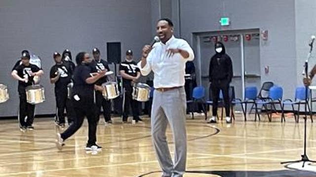 Atlanta Mayor Andre Dickens relaunches 'Midnight Basketball'