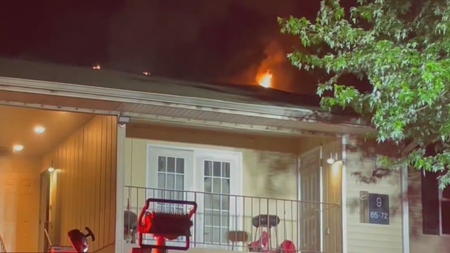 Firefighters battle 2-alarm apartment fire in SW Atlanta