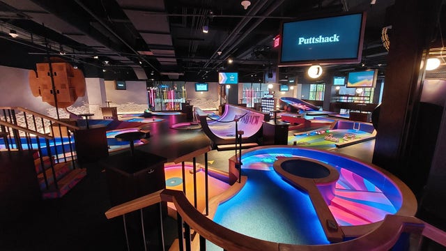 Getting into the 'swing' of Spring Break at Puttshack