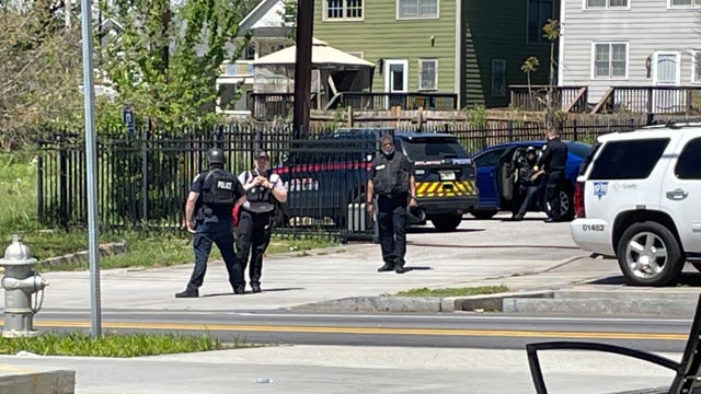 SWAT team responds to barricaded gunman at NW Atlanta grocery store