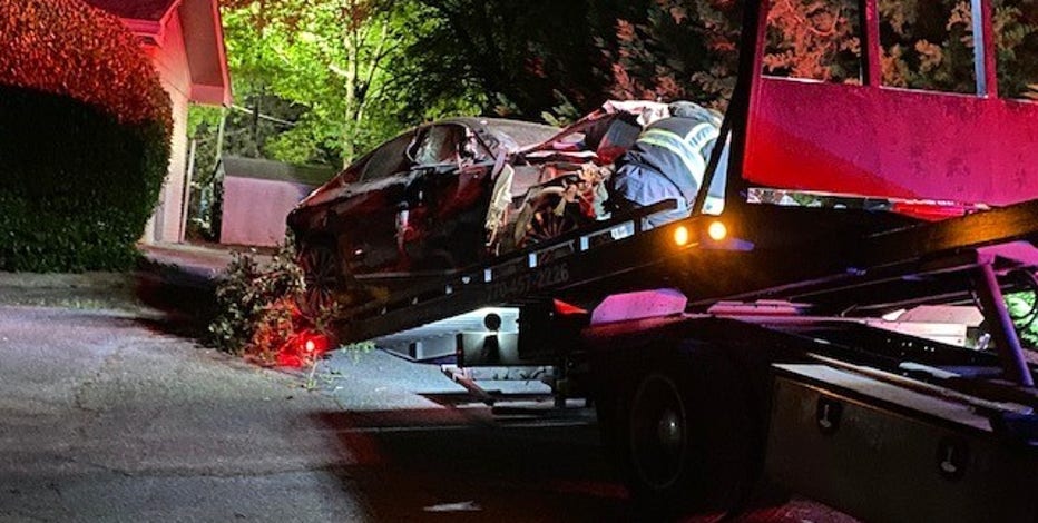 Car slams into Dunwoody animal hospital, driver hospitalized