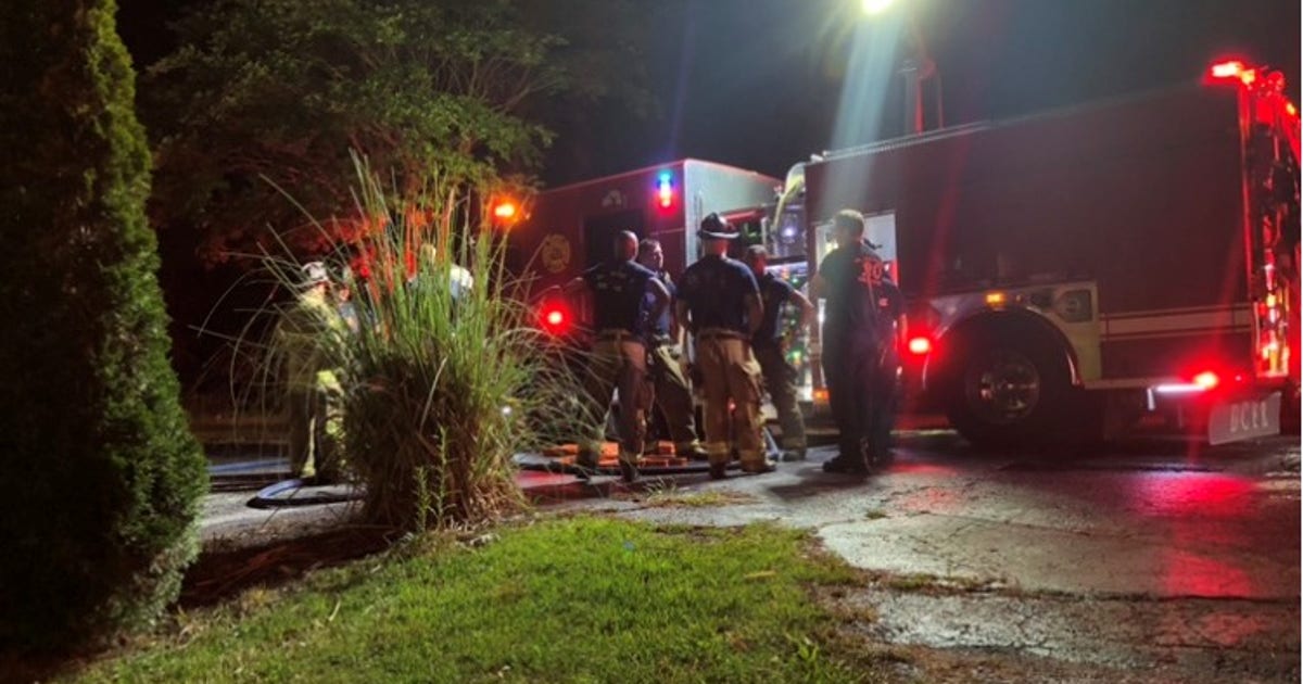 Man found collapsed in burning DeKalb County mobile home | FOX 5 Atlanta