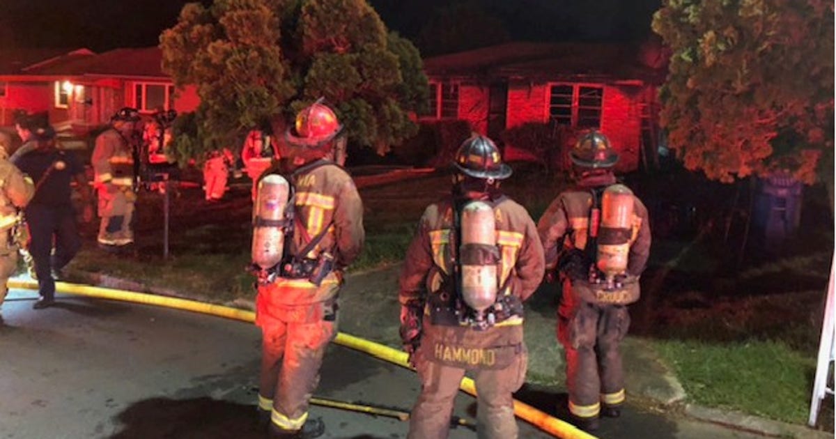 Mother and child escape from burning home in SW Atlanta | FOX 5 Atlanta