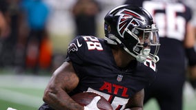 Falcons release RB Mike Davis after disappointing season