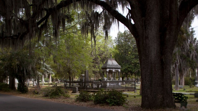 Alabama judge refuses dismissal in Confederate chair theft