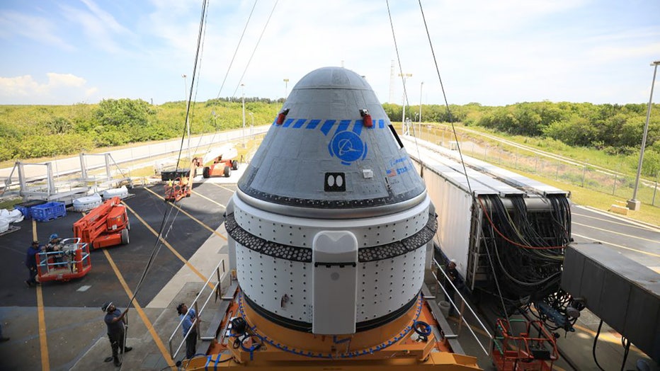 starliner-capsule-hoist.jpg