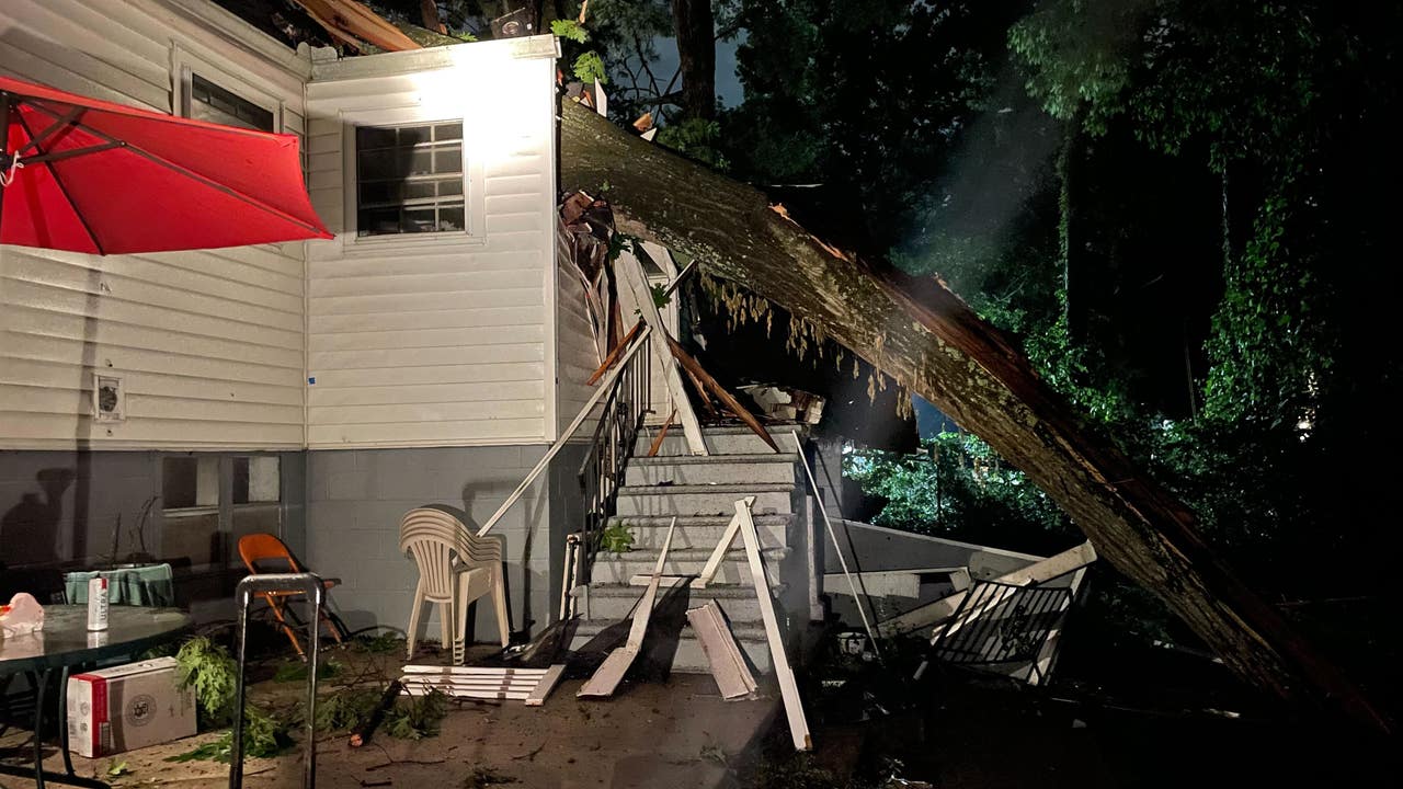 5 people hospitalized when tree falls on SW Atlanta home