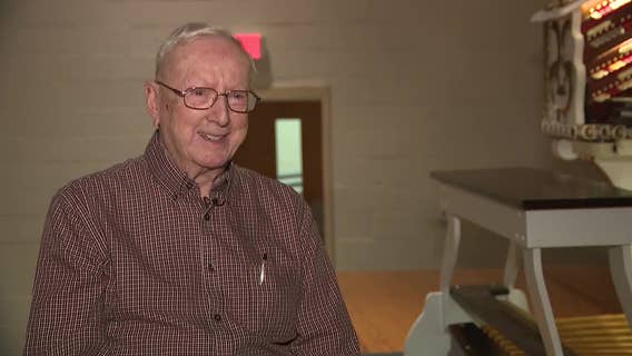Metro Atlanta man’s 100th birthday party features theatre organ concert