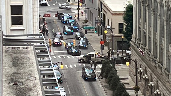 Law enforcement search for armed suspect who fled Downtown Atlanta traffic stop, crashed into pole