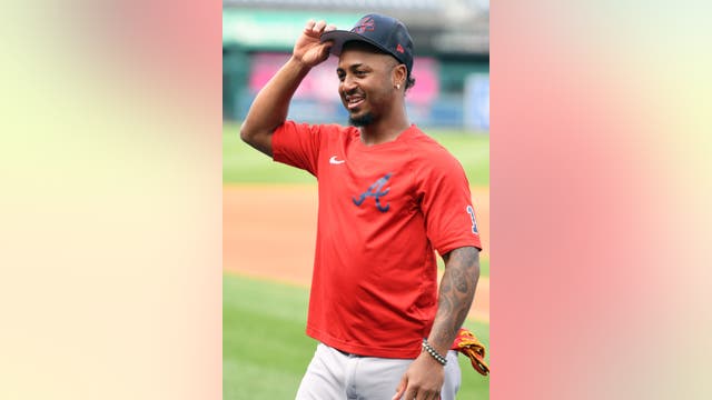 Braves Albies leaves game with fractured left foot