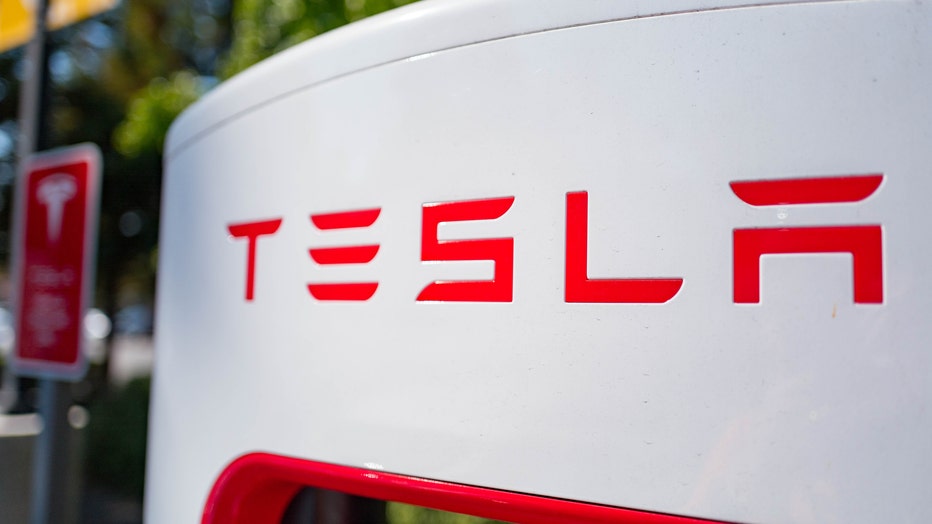 d61070e1-Tesla Logo