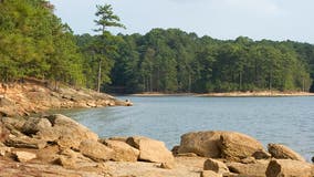 Man reportedly falls off boat, drowns in Lake Allatoona