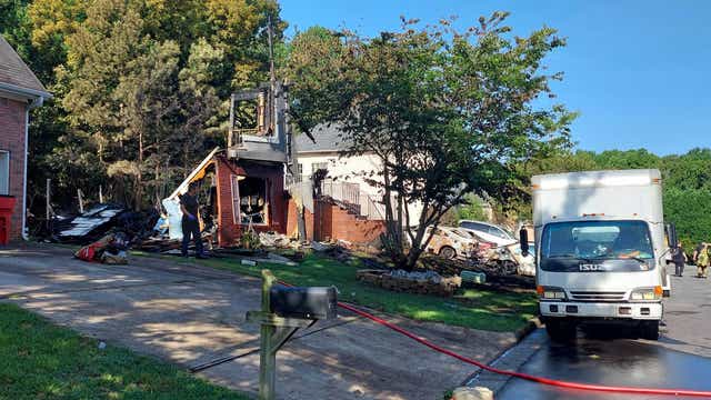 Family of 3, dog escape South Fulton house fire