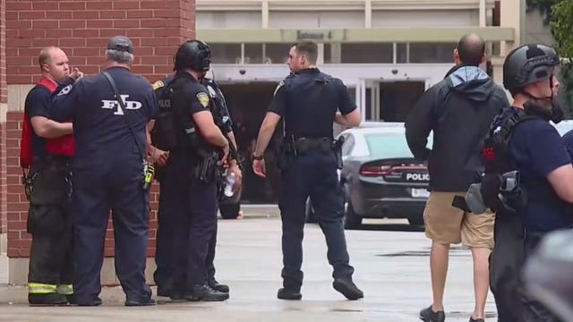 Indiana mall shooting: 3 dead; witness kills gunman