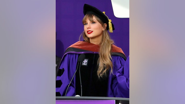 Taylor Swift Delivers New York University 2022 Commencement Address