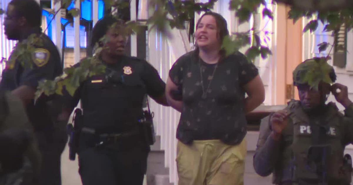 Woman in custody following SWAT standoff after knife pulled on animal ...
