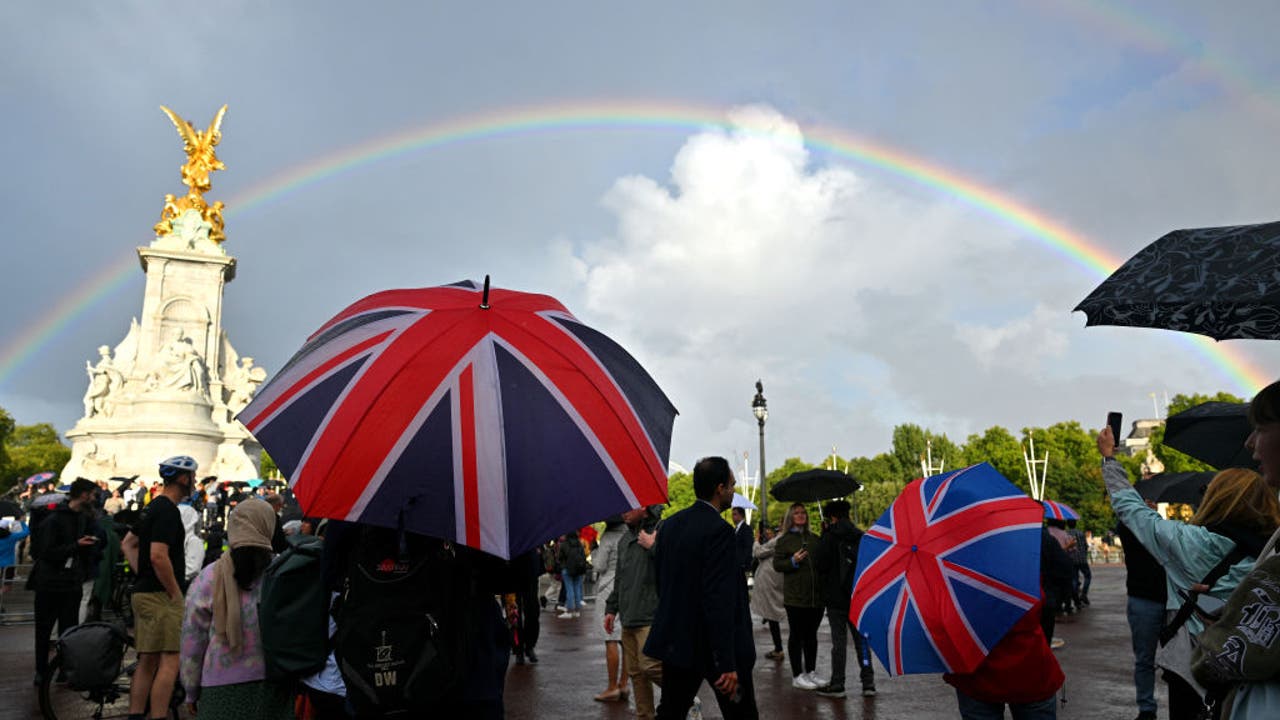 Double Rainbow Over Buckingham Palace As Queen Elizabeth S Death Is Announced