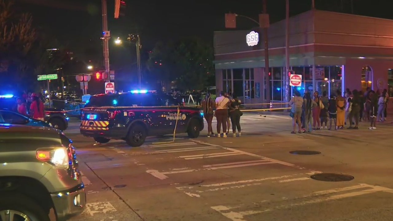 Police investigate double shooting in front of SW Atlanta sports bar