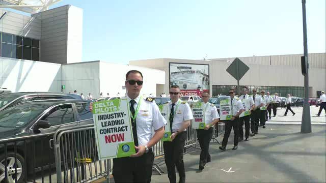 Pilots protesting at Atlanta airport during busy Labor Day weekend