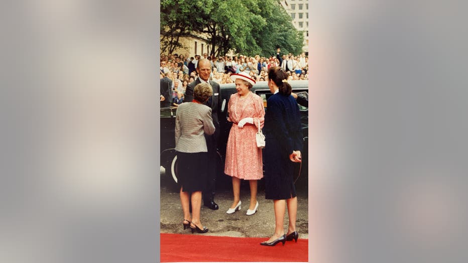 7b0f2426-Then-Mayor-Kathy-Whitmire-greets-Queen-Elizabeth-II-Prince-Philip.jpg