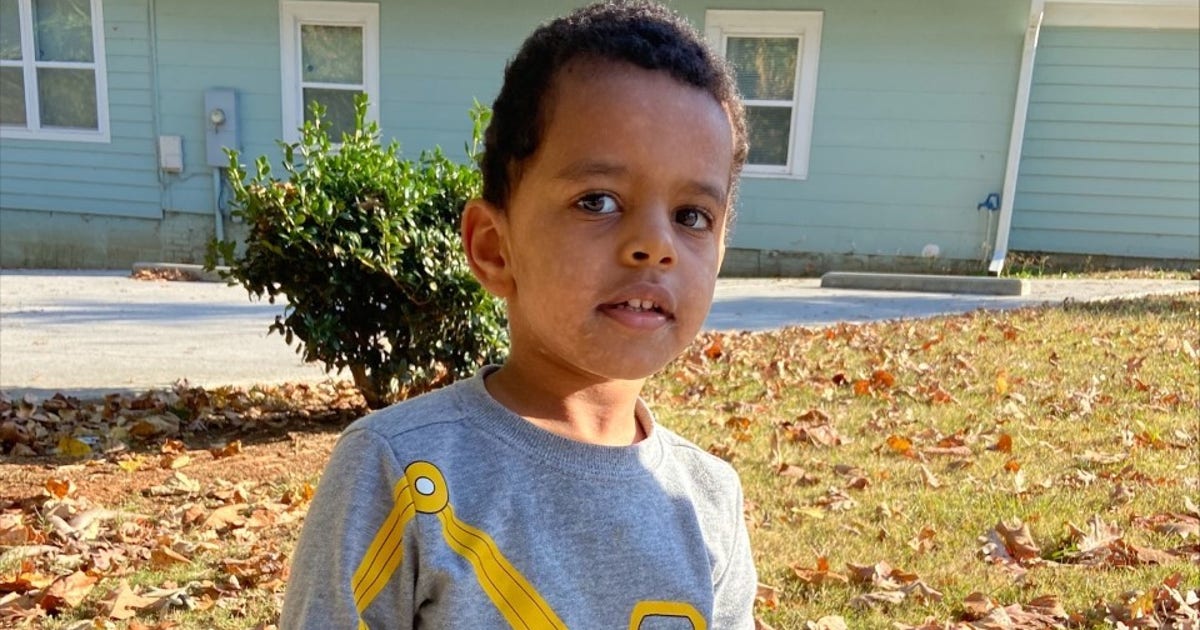 FOUND: Police reunite nonverbal boy found alone in Athens with guardian ...