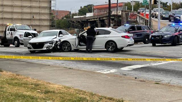 Car crashes downtown while trying to get away from carjackers