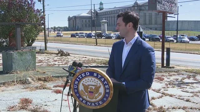 Ossoff sees 'signs of improvement' at Atlanta penitentiary, but says more work needed