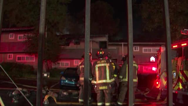 Multiple families dispaced in southwest Atlanta apartment fire