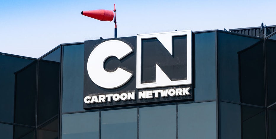 The new Cartoon Network Studios logo (top) is not a well thought out  redesign in my opinion, so I redesigned it (bottom). I went back on the  color inversion, whilst retaining some