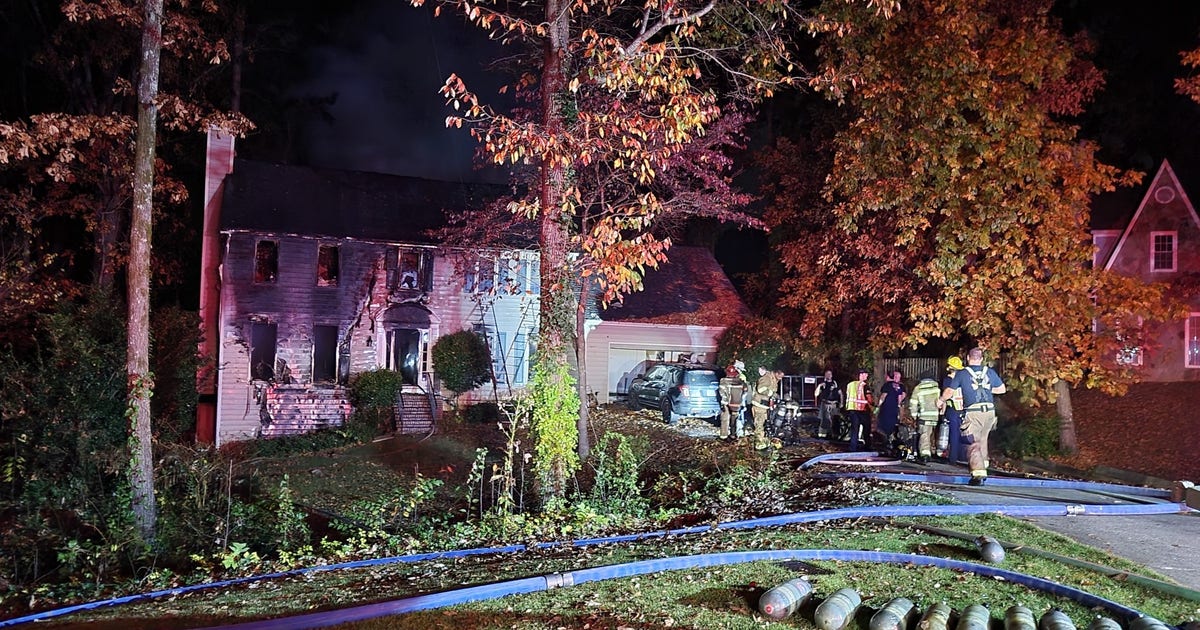 Family of 10 escape from burning Gwinnett County home | FOX 5 Atlanta