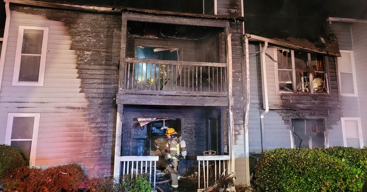 Firefighters rescue family trapped on balcony of burning Gwinnett ...