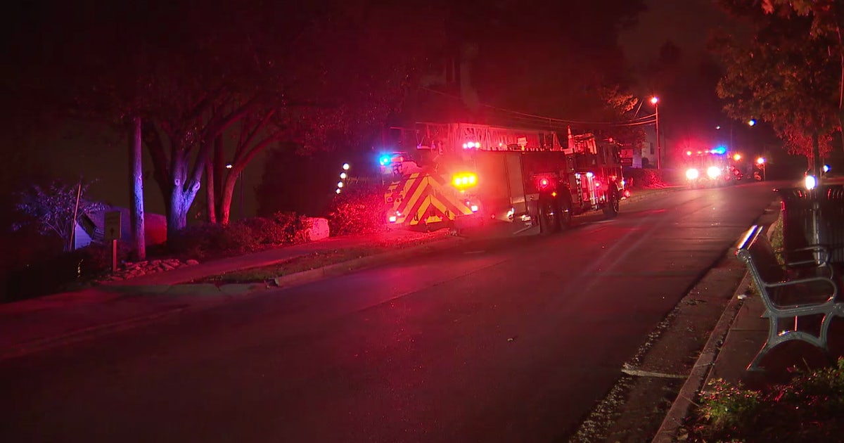 Fire damages NW Atlanta apartment complex | FOX 5 Atlanta
