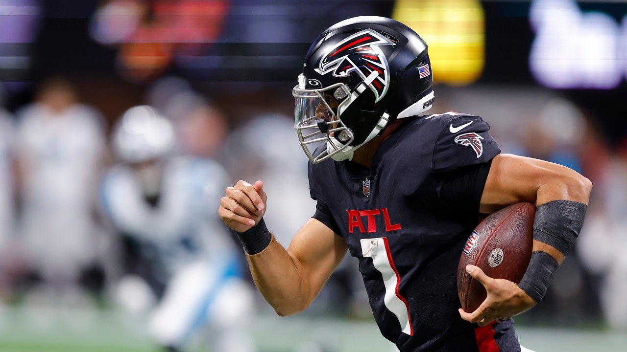 Mariota doing just enough to keep Falcons in first place
