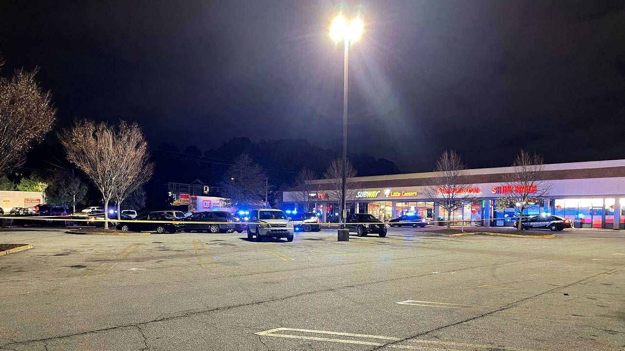 2 Shot Outside DeKalb County Shopping Center | FOX 5 Atlanta