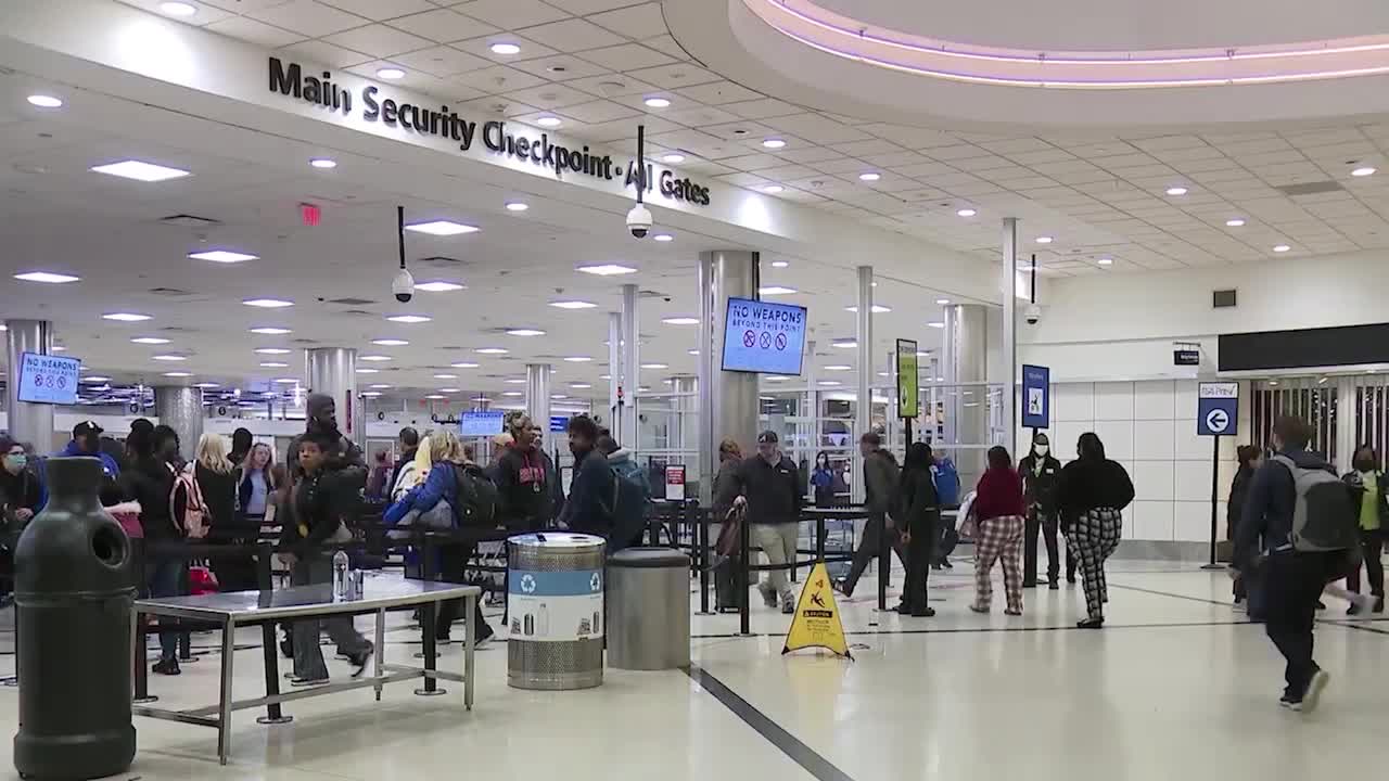Atlanta airport, interstates seeing Thanksgiving holiday travel rush