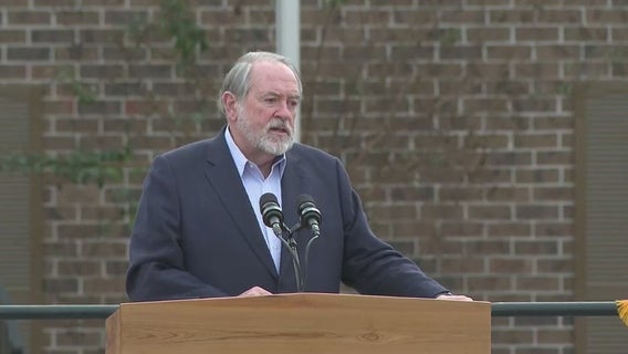 Former Arkansas Gov. Huckabee campaigns for Herschel Walker in Georgia