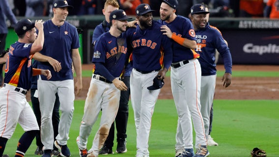 Álvarez blasts Astros to World Series title in G6 vs. Phils