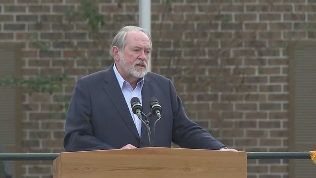 Former Arkansas Gov. Huckabee campaigns for Herschel Walker in Georgia
